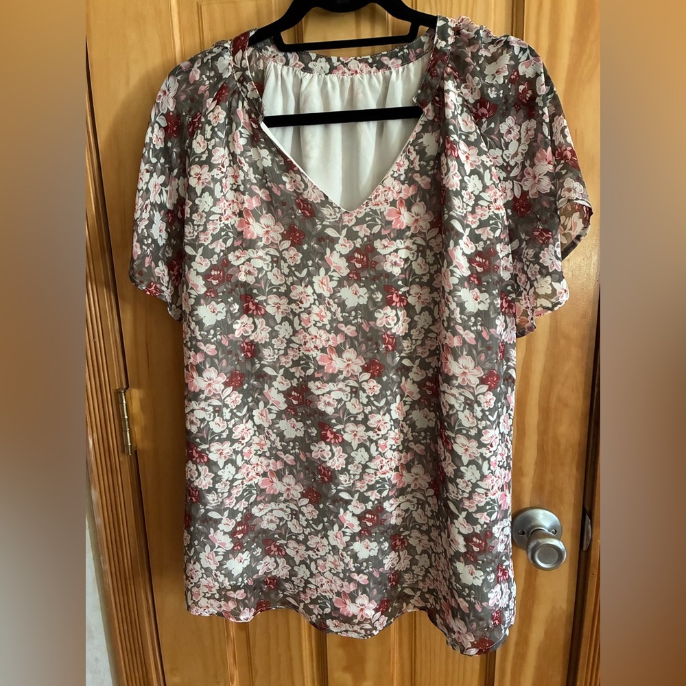 Temu Woman’s XL Boho Blouse  Dressy Casual Floral short  Sleeve Shirts V Neck